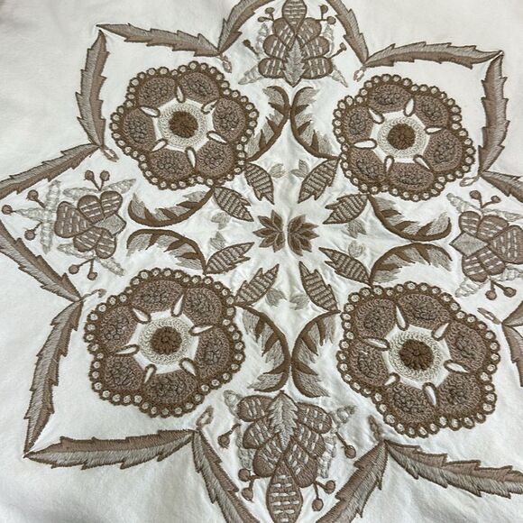 Pottery Barn Cora Medallion Embroidered Pillow Cover 20”x 20” Neutral Tones - Picture 15 of 17